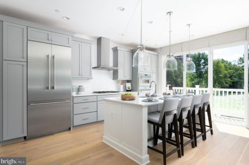 10260 Grosvenor Pl, Rockville MD 20852 exterior