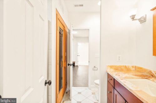 17675 Tobermory Pl, Leesburg VA 20175-7053 exterior