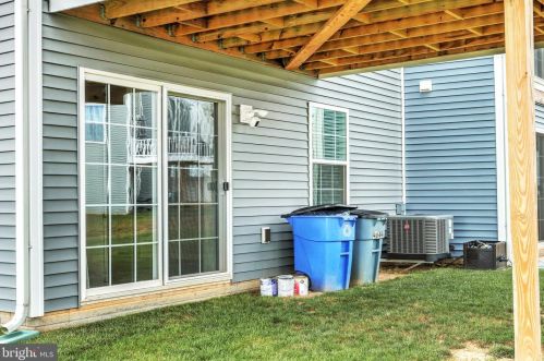 144 Overlook Dr, Hanover PA 17331-9136 exterior