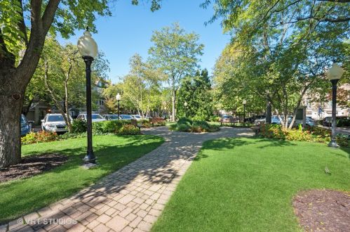 2701 Janssen Ave, Chicago IL 60657-1323 exterior