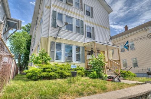 43 5 Ave, Woonsocket RI 02895-5019 exterior