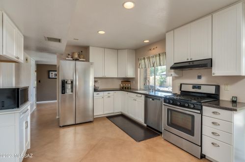 7590 Ln Cienega Dr, Tucson AZ 85712-1423 exterior