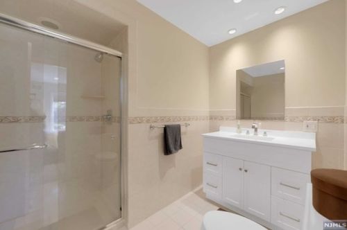 65 Holland Ave, Demarest NJ  07627-2705 exterior