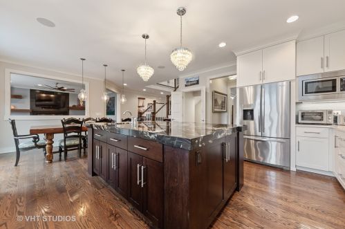 111 Clinton Ave, Elmhurst IL 60126-2906 exterior