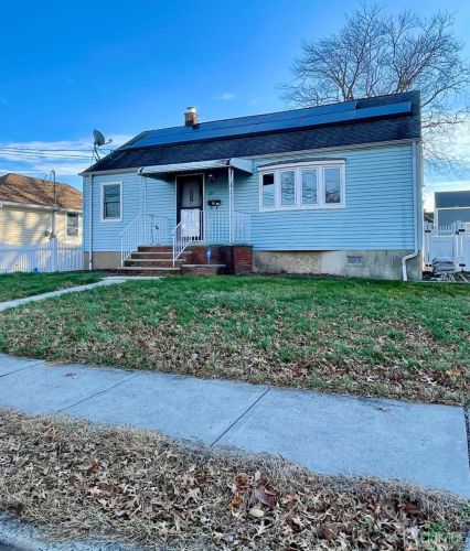 201 Campbell St, Woodbridge NJ  07095-2305 exterior