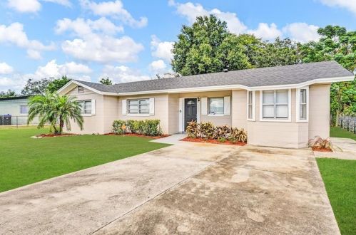 5835 Bolling Dr, Orlando FL  32808-6001 exterior