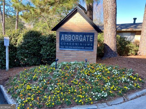 100 Biscayne Dr, Atlanta GA  30309-1093 exterior