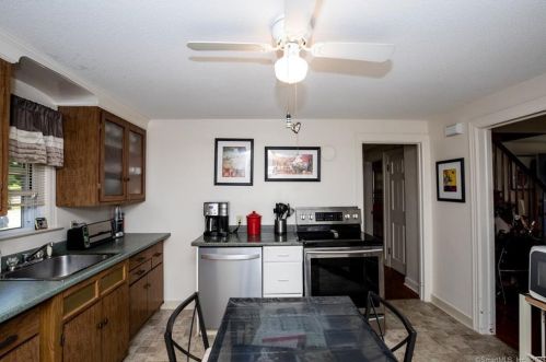 96 Wallace Row, Wallingford CT 06492-3137 exterior