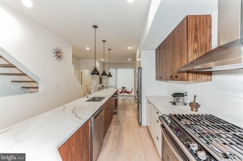 241 Krams Ave, Philadelphia PA  19128-4729 exterior