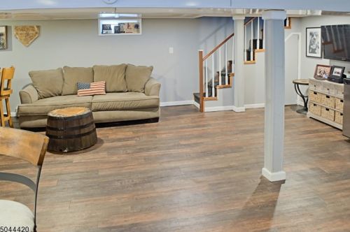 11 Jefferson Trl, Hopatcong NJ 07843-1206 exterior