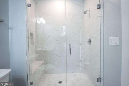 1422 Mayflower Dr, Mc Lean VA 22101-5615 exterior