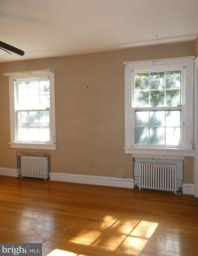 10408 New Hampshire Ave, Silver Spring MD 20905-3918 exterior