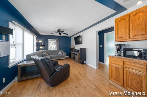 4085 Nicholl Ave, Meskegon MI 49444-3633 exterior