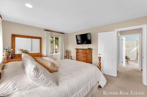 2112 Emens Dr, Meskegon MI 49444-4445 exterior