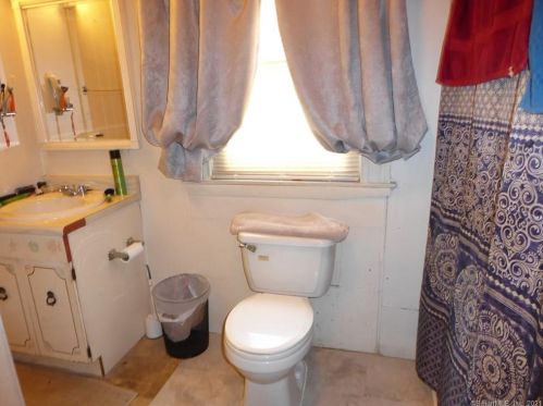 189 New Haven Ave, Derby CT 06418-2521 exterior