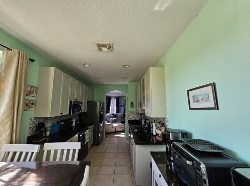 2125 Glen Ridge Dr, Fort Pierce FL  34952-8023 exterior