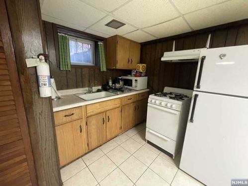 181 9 St, Fairview NJ 07022-1608 exterior