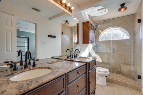 10861 Castle Dr, Frisco TX 75035-6791 exterior