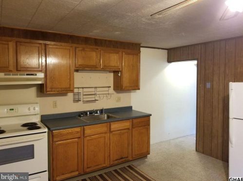 201 Railroad St, Hummelstown, PA 17036-1011