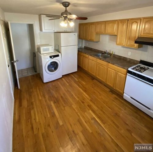 549 Anderson Ave, Cliffside Park NJ  07010-1722 exterior