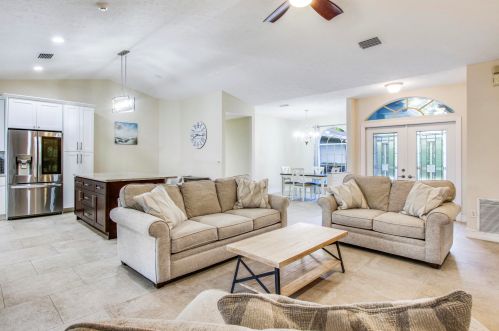 2779 Eagle Dr, Fort Pierce FL  34984-8919 exterior