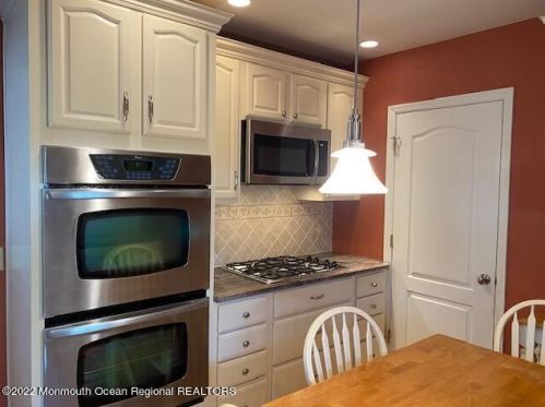 88 Memorial Pkwy, Atlantic Highlands NJ  07716-1438 exterior