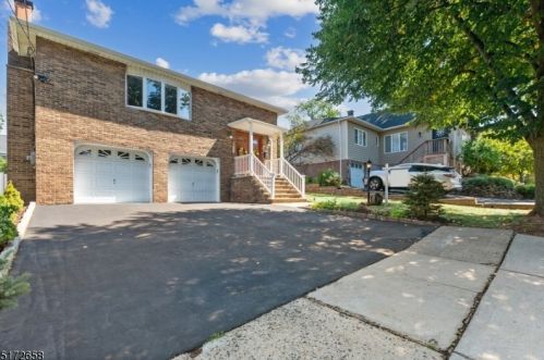 376 Mount Vernon St, Nutley, NJ 07110-2500