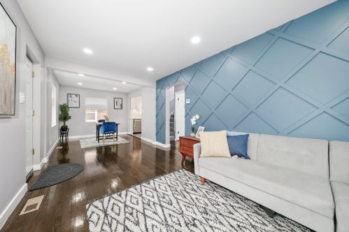 10024 Yates Blvd, Chicago IL  60617-5365 exterior