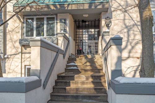 2555 Lake Dr, Milwaukee WI  53211-3859 exterior