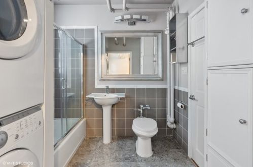 539 Roscoe St, Chicago IL  60657-3538 exterior