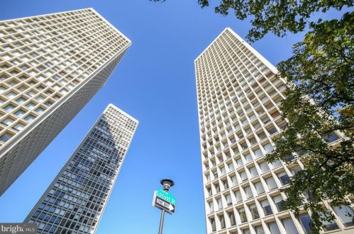 200 Locust St, Philadelphia PA  19106-3915 exterior