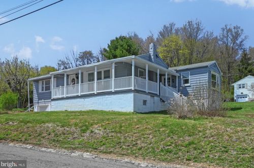 1006 Spring Garden St, Primrose, PA 17901-1562