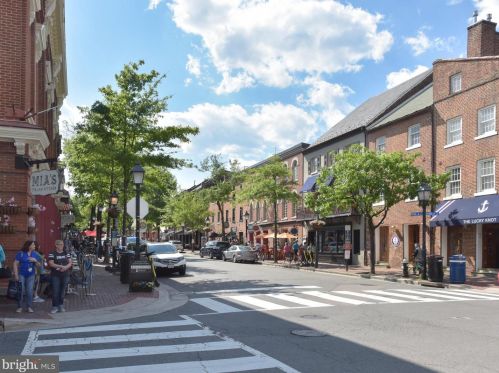 1302 Commonwealth Ave, Alexandria VA 22301-2021 exterior