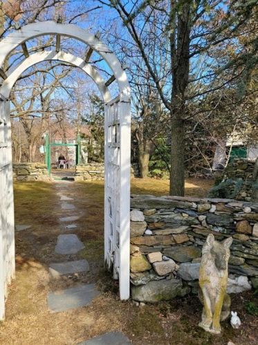 219 Greeley St, Providence RI 02904-1266 exterior