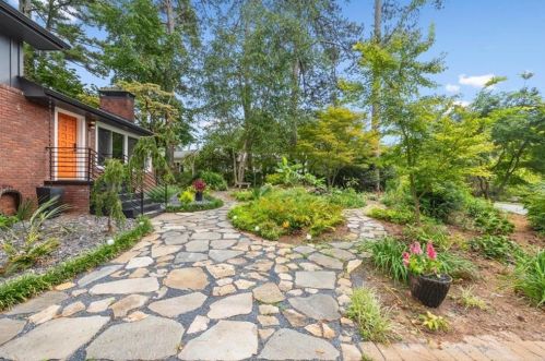 3904 Gladney Dr, Atlanta GA  30340-4618 exterior