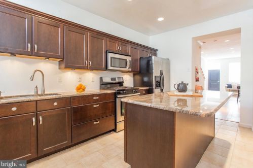 1733 Ellsworth St, Philadelphia PA 19146-3011 exterior