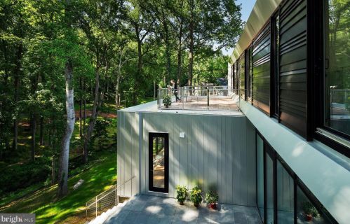 8725 Brk Rd, Mc Lean VA 22102-1507 exterior