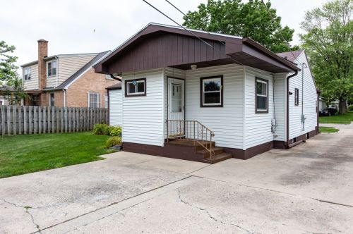 633 Fulton Ave, Waukegan IL 60085-7260 exterior