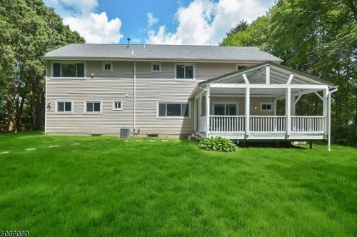 40 Camden Pl, West Milford Lakes NJ  07480-1106 exterior