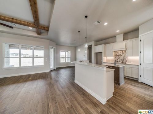 1415 Paladin Trl, Spring Branch TX 78070-4960 exterior