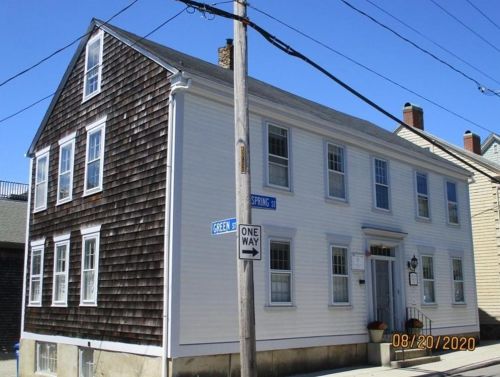 205 Spg St, Middletown RI 02840-6804 exterior