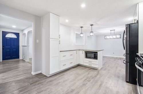 658 Presque Isle Dr, Pittsburgh PA  15239-2652 exterior