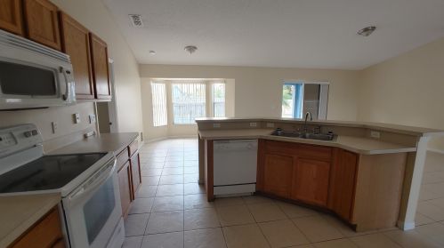 1013 College Park Rd, Fort Pierce FL 34953-5842 exterior