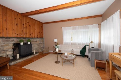 2367 Vly Rd, Huntingdon Valley PA 19006-6007 exterior