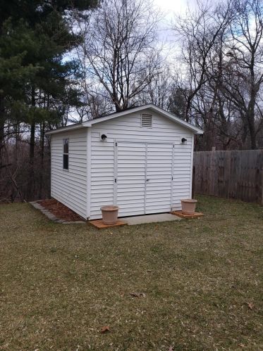 1335 3 Mile Rd, Grand Rapids MI 49505-3425 exterior