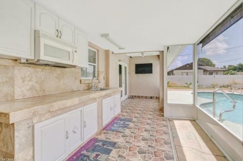 2733 55th Ter, Naples FL 34116-7540 exterior