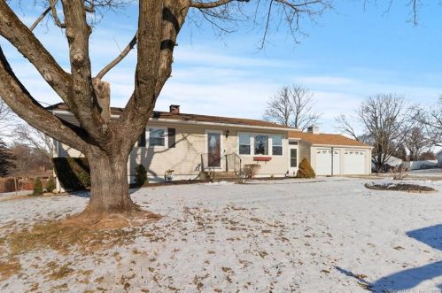 80 Hillcrest Ave, Derby CT 06418-2232 exterior