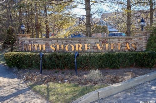 36 Della Dr, Babylon NY  11704-6240 exterior