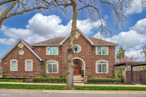 577 Hillside Ave, Elmhurst, IL 60126-3821