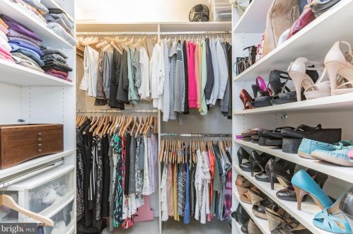 1122 Kensington Rd, Mc Lean VA 22101-2918 exterior